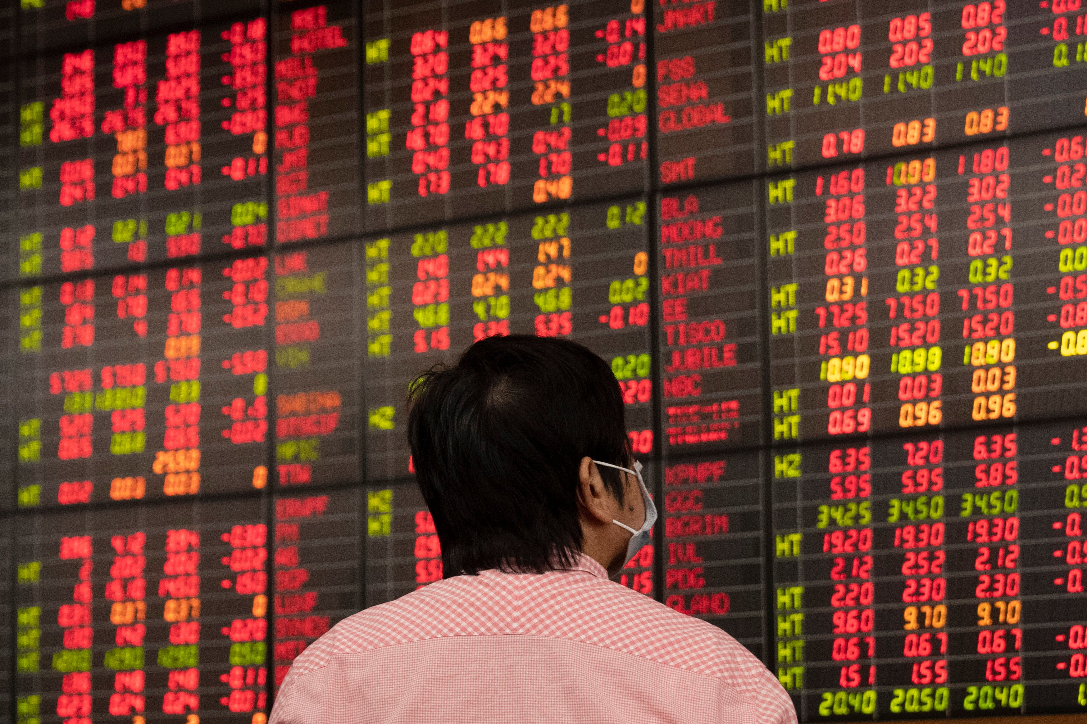 Oljepriset rusar över 100 dollar – börserna rasar