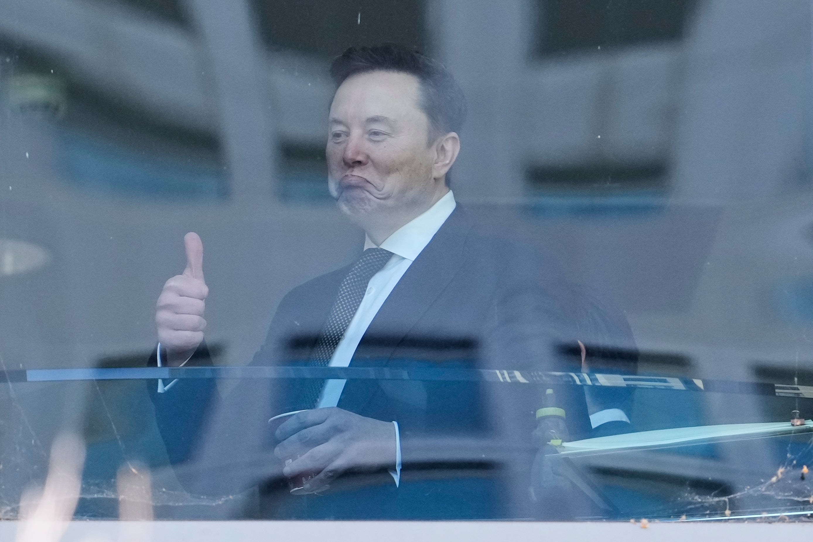Musk avfärdar försäljning av aktier i Space X