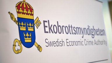 Två häktade i insiderhärva – bankledamot misstänkt