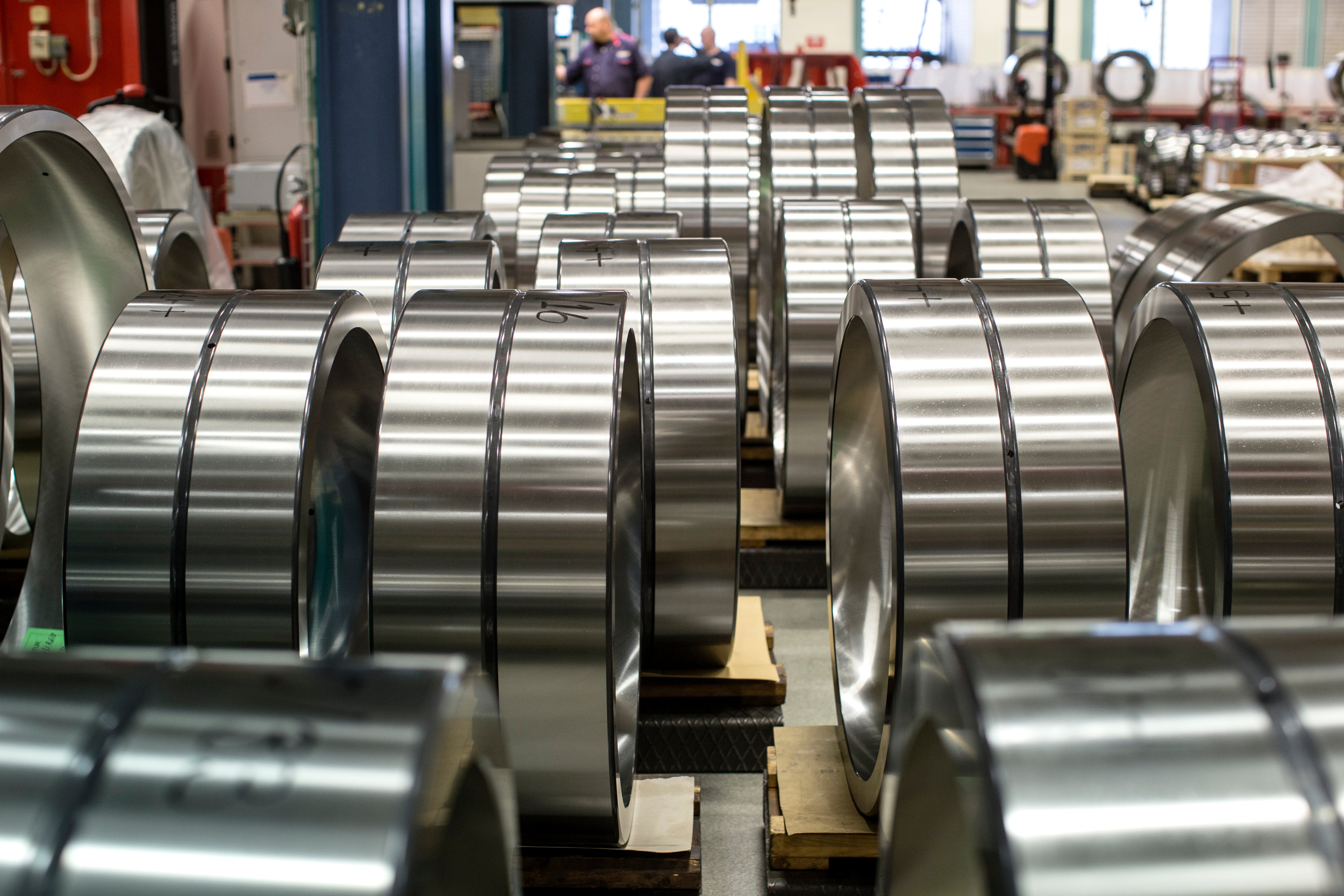 SKF-konkurrent rasar tvåsiffrigt efter rapport