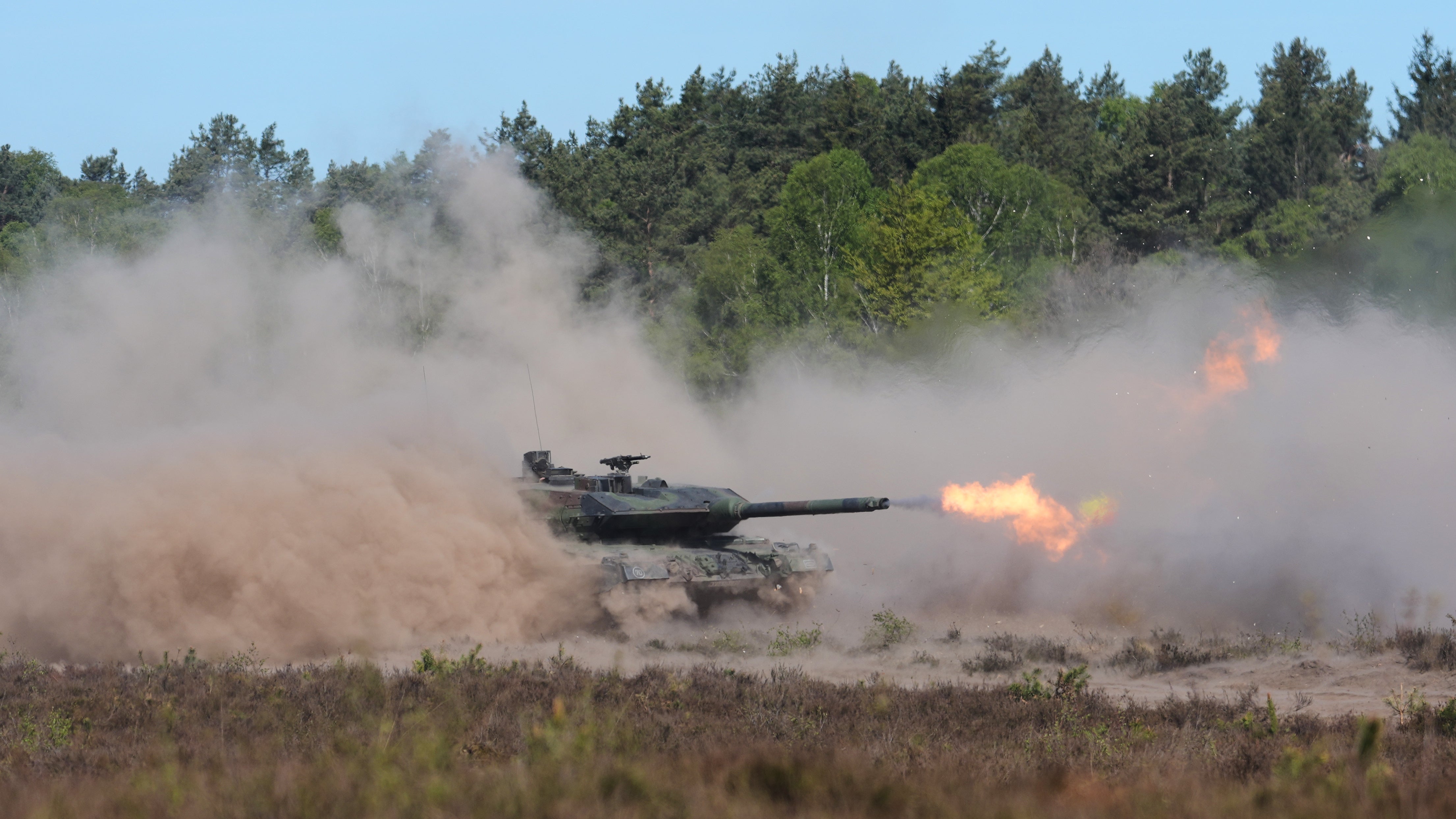 Försvarsbolaget vill köpa in sig i stridsvagnstillverkaren