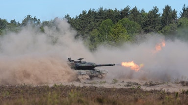 Försvarsbolaget vill köpa in sig i stridsvagnstillverkaren