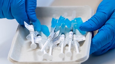 Wall Street öppnar rött – Moderna faller