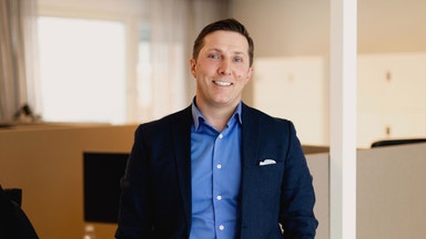 Publik blankare dyker upp i fondfavoriten