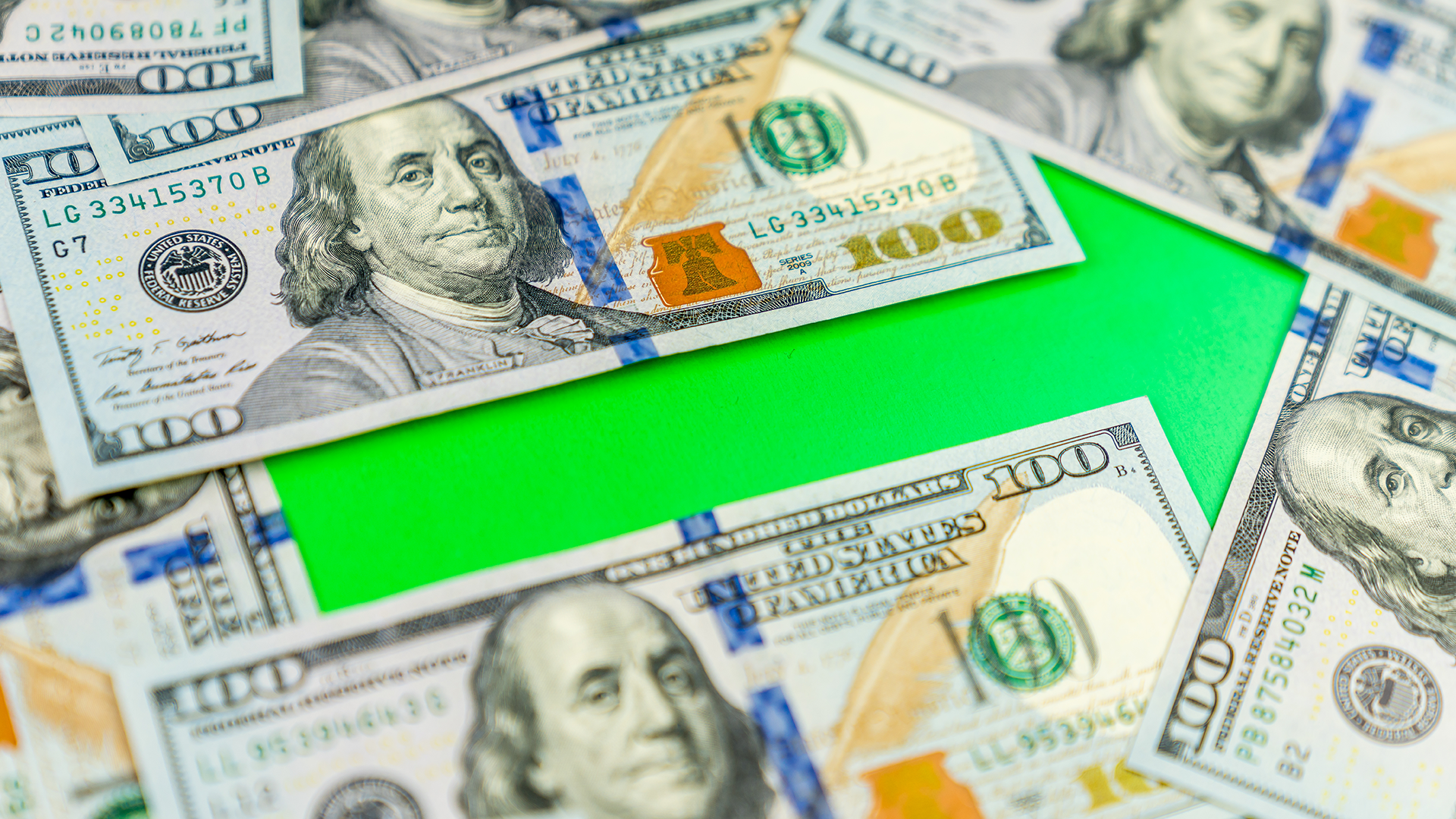 Dollarn når milstolpe – guldet faller: ”Är inte som 70-talskrisen”