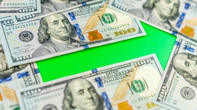 Dollarn når milstolpe – guldet faller: ”Är inte som 70-talskrisen”