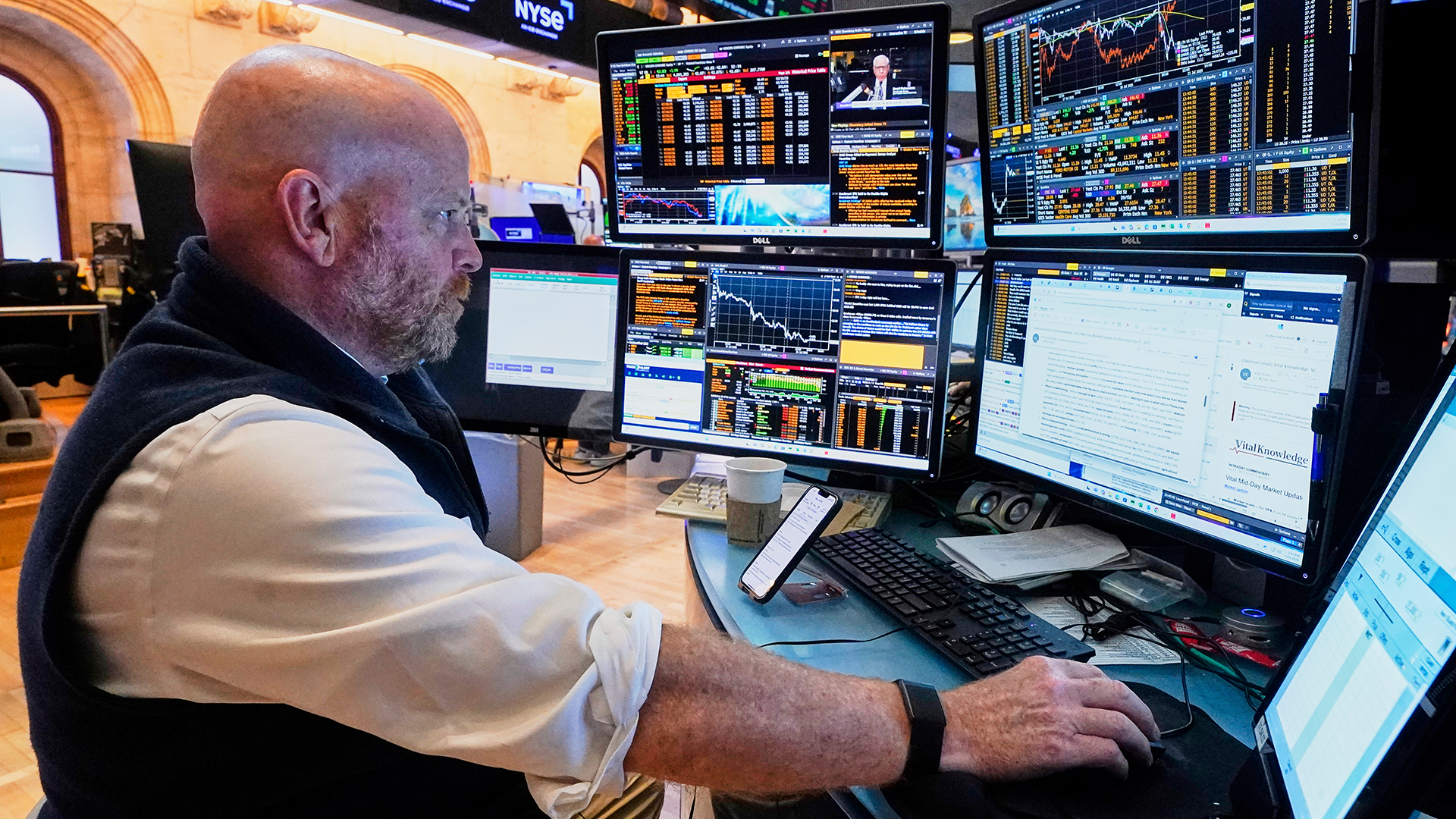 Wall Street öppnar försiktigt uppåt efter jobbsiffran 