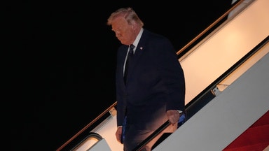 Källor: USA:s Iran-attacker fortsätter – pausar endast energimål