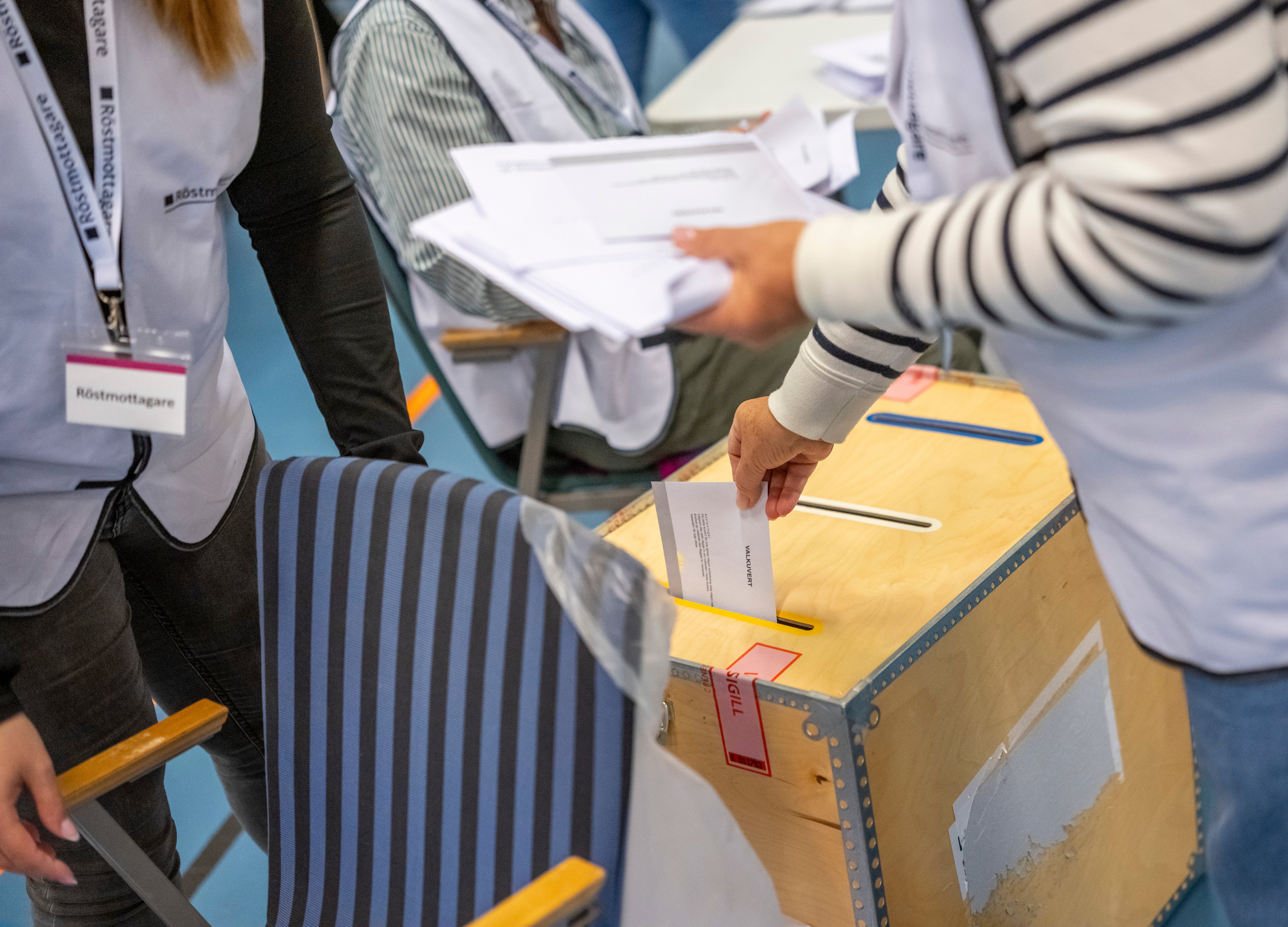 Röstning pågår fortfarande i flera vallokaler 